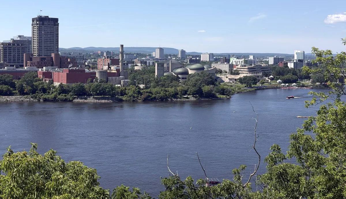 Le centre-ville d'Ottawa et la rivière